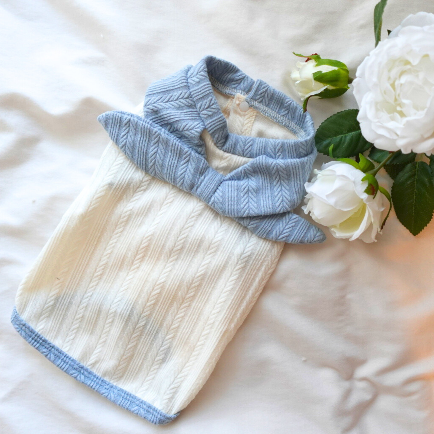 犬服 小型犬｜ケーブルニット風トップス ブルーリボン付き ナチュラルデザイン